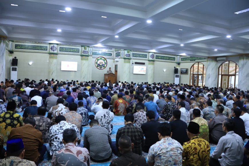 Kapolri Ajak Jamaah Masjid Al-Ikhlas Mabes Polri Jaga Kerendahan Hati dan Perkuat Akhlak
